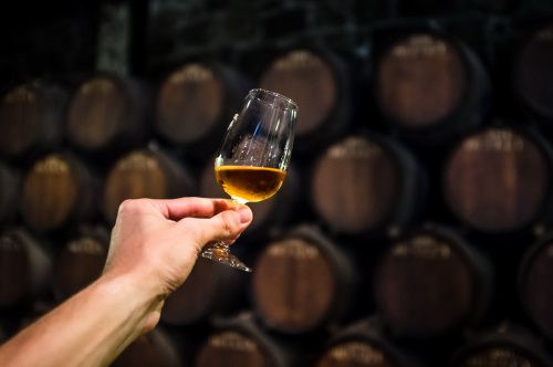L'importance d'une formation dans le choix des barriques pour l'élevage de vins