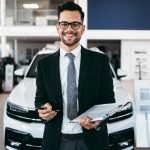Devenir réceptionnaire atelier : compétences, formation et salaire dans l’après-vente automobile
